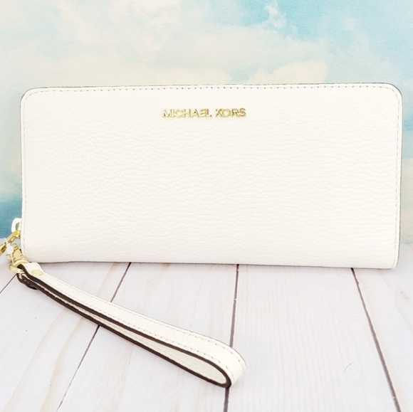 Michael Kors Handbags - Michael Kors Continental Wallet